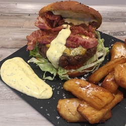 BACON CHEESE BURGER M. BEARNAISE & TRIPLE COOKED FRIES